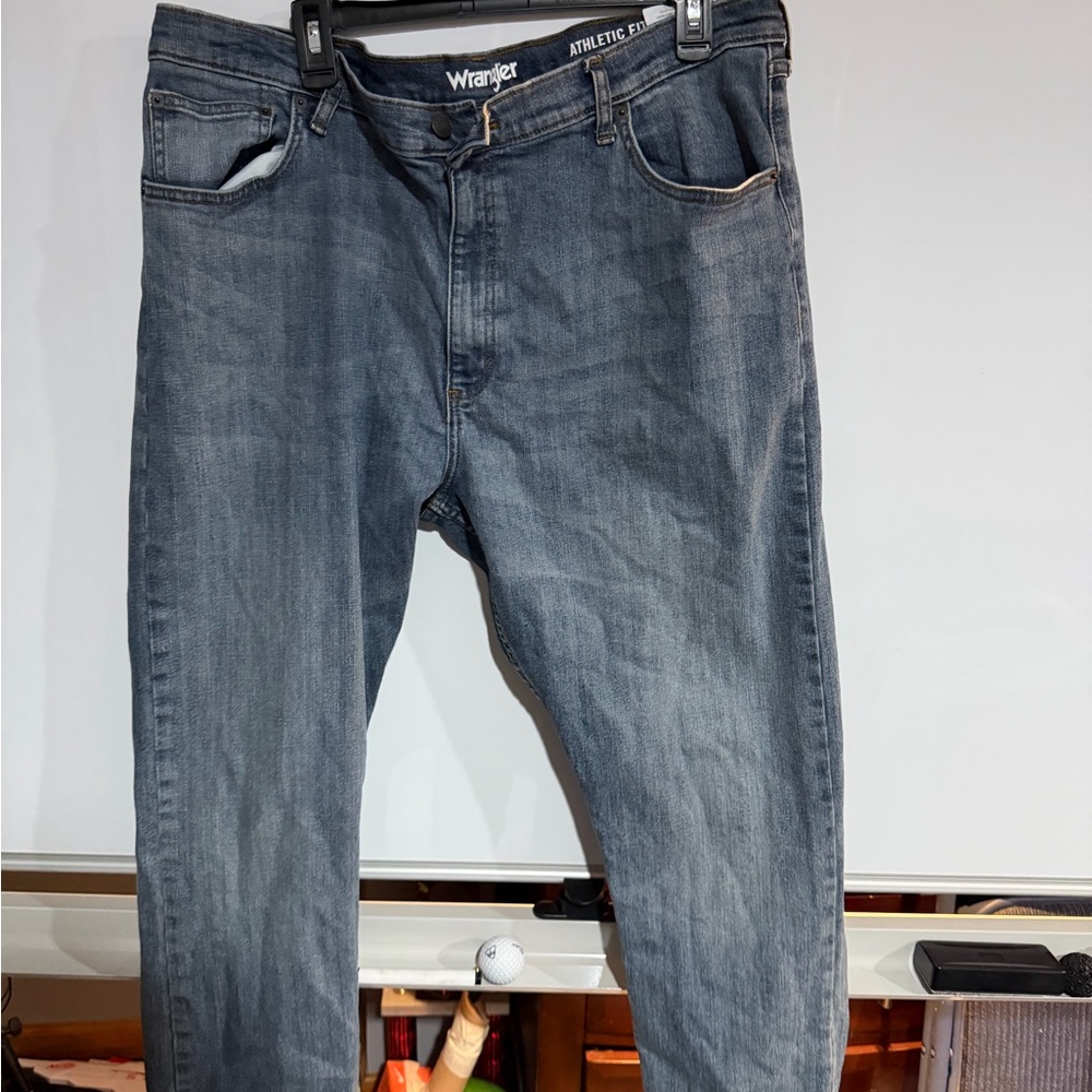 Wrangler Men's Relaxed Fit Gray Jeans